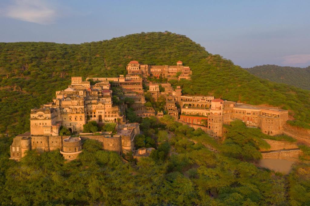 Neemrana Fort Palace Jaipur to Gurgaon route